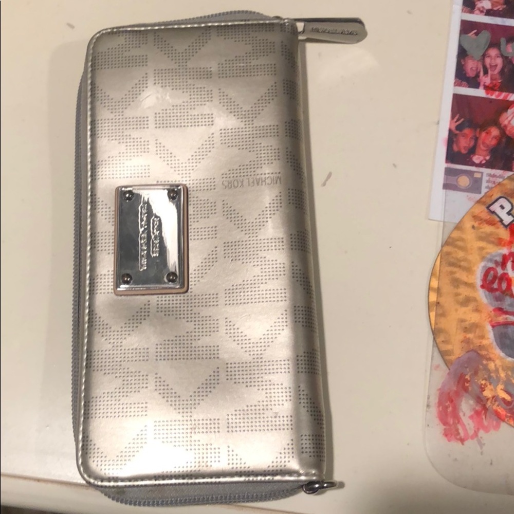 Michael kors wallet